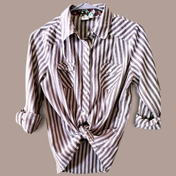SO Juniors Button Down Shirt - Picture 1 of 8